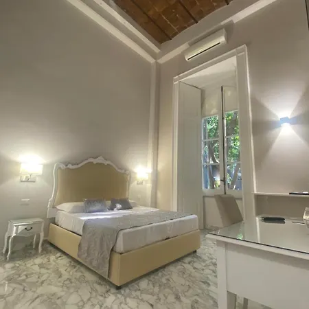 Miluar Luxury - Vanvitelli לינה וארוחת בוקר 4*