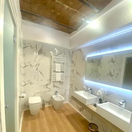 Miluar Luxury - Vanvitelli לינה וארוחת בוקר 4*
