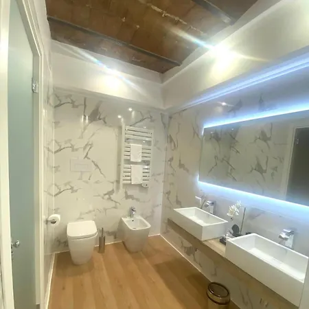 Miluar Luxury - Vanvitelli לינה וארוחת בוקר 4*